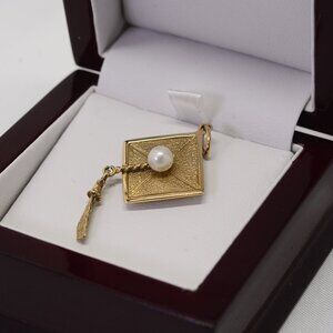 10K Gold Graduation Cap W/Pearl Bead